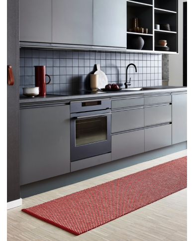EFFI carpet dark red Pappelina