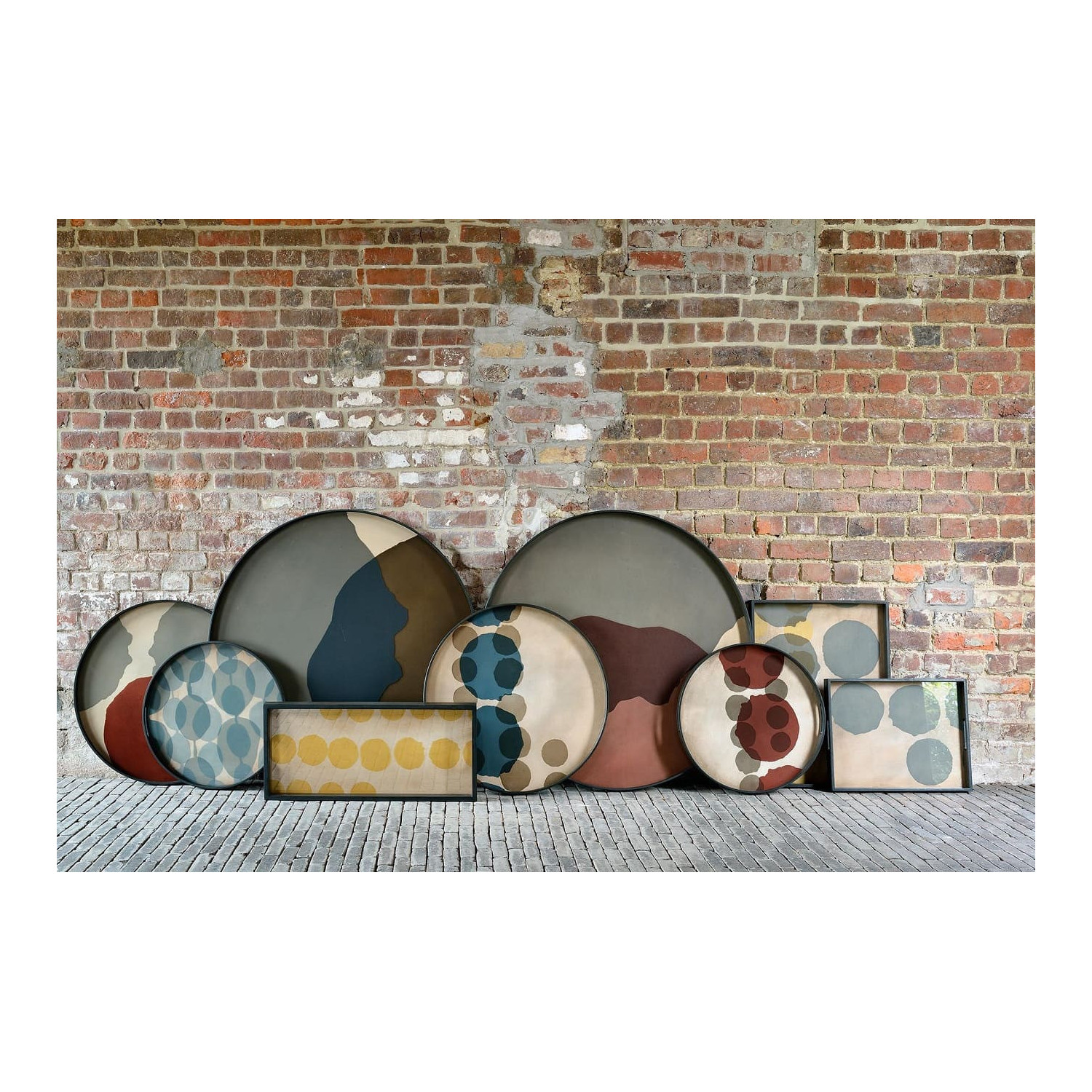 CONNECTED DOTS round glass tray Ethnicraft