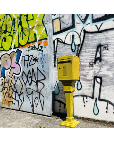 La Boite Jaune 1950 free-standing letterbox