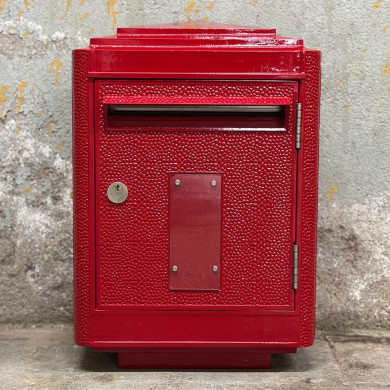 La Boite Jaune 1950 letterbox